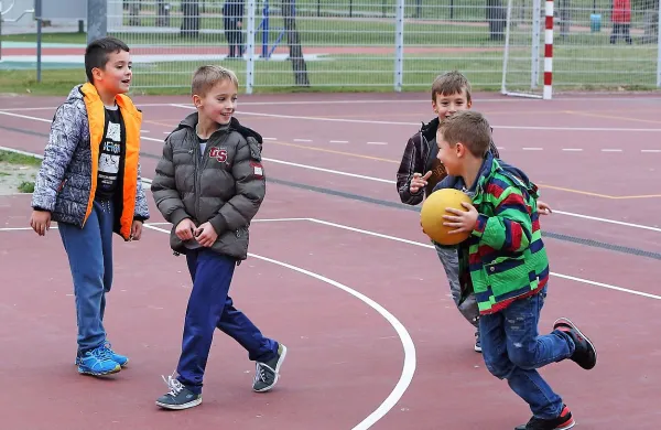 Manj predebelih in premalo gibčnih otrok