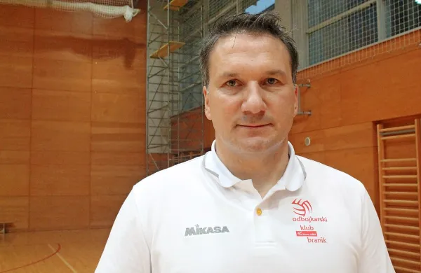 Samo Miklavc: “Prvi 
vrhunec sezone čaka v 
decembru, ko bomo 
začeli nastope v 
evropskem pokalu 
CEV. Upam, da bomo 
z zmago končali 
tekmovanje v 
slovenskem pokalu.”
