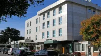V upravi družbe Admiral Kazino Mediteran, ki ima v lasti hotel 
Tabor v Sežani, razmišljajo o prodaji ali zaprtju hotela. 