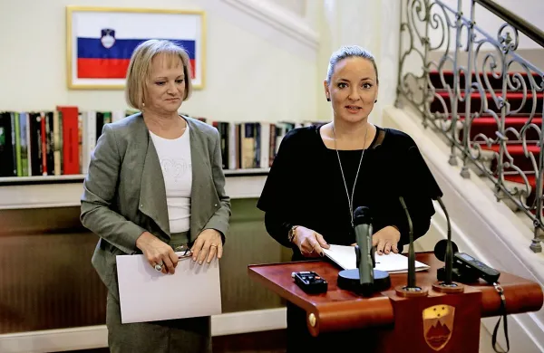 

Vodja kabineta predsednika republike Nataša Kovač in 
predsednica izbirne komisije Katarina Bervar Sternad