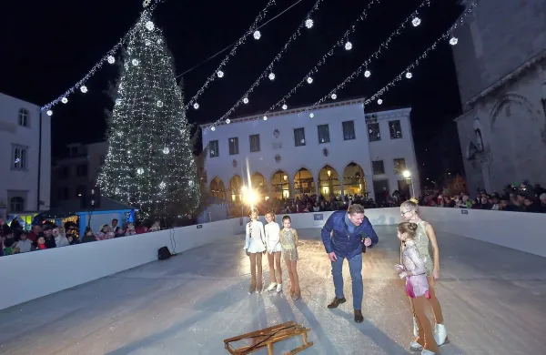 Uvod v Magični december v Kopru (foto+video)