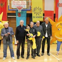 Sončkovo Sonce je prejel Teodor Vodopivec (s pokalom) iz 
Saksidov.