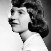 Sylvia Plath je najbrž   tudi pri tretjem poskusu  
samomora leta 1963 upala, da je bodo rešili.  