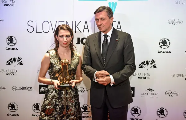 Prireditve v Unionski dvorani Grand hotela Union v Ljubljani 
se je danes udeležil tudi predsednik republike Borut Pahor in 
čestital zmagovalki. 