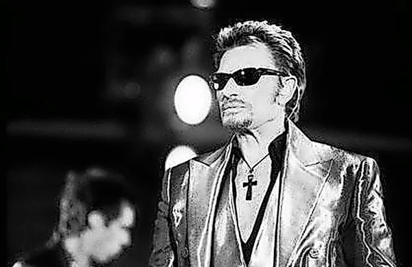 Po boju z rakom na pljučih je danes v 75. letu umrl francoski 
rock'n'roll glasbenik Johnny Hallyday, znan tudi kot francoski 
Elvis Presley. 