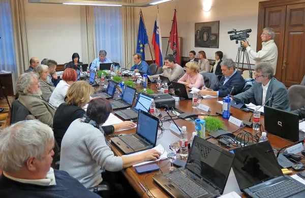 V sežanskem občinskem svetu so mesta v svetih in odborih spet razdelili koaliciji. 