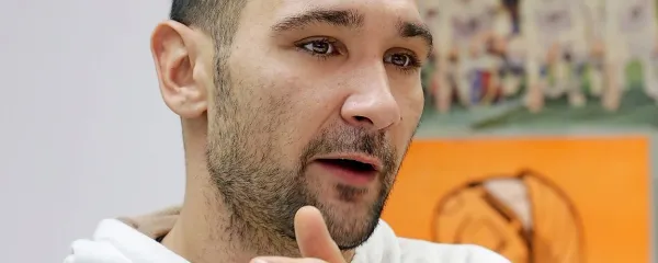 Alan Komel  je zanimiv sogovornik, tudi ko ni blizu 
odbojkarskega parketa.