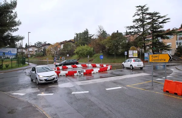 Krožišče v središču Ankarana naj bi že v naslednjih dneh iz 
začasnega preuredili v stalno.
