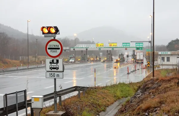 Že v prihodnjem letu naj bi predvidoma odstranili tudi 
cestninsko postajo Dane.