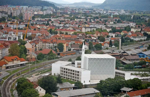 Za islamski kulturni center bi potrebovali še okoli 13 milijonov 
evrov, je dejal  mufti Nedžad Grabus. 