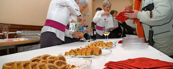Kostanjeviški presnic naj bi nekdaj  v tem samostanu pekli goriški gospodi za veliko noč. Ga bodo poslej tudi ob božiču jedli Goričani vseh stanov?   