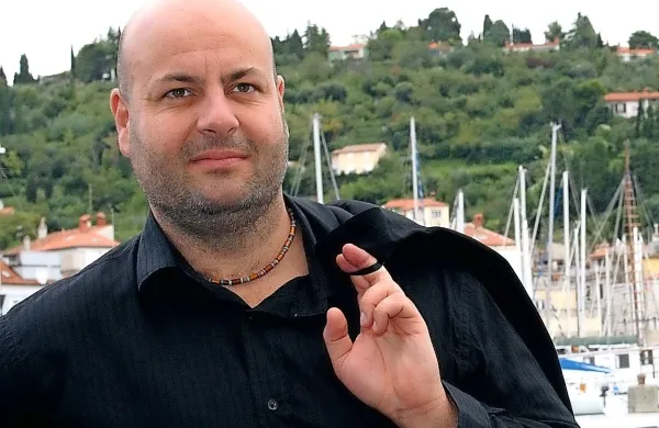 Umrl je  Jernej Šugman.