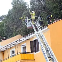 Poplavljalo hi&scaron;e, sprožili so se plazovi (foto+video)