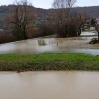 Poplavljalo hi&scaron;e, sprožili so se plazovi (foto+video)