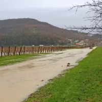 Poplavljalo hi&scaron;e, sprožili so se plazovi (foto+video)