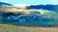 V brezvetrju se v naseljih in mestih pojavlja nevarni smog, ki 
vsebuje vrsto zdravju škodljivih delcev, ki jih vdihavamo. 