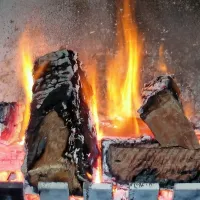Pravilno pripravljen les, ki ne vsebuje škodljivih snovi, je 
pomemben tudi za kurjenje v odprtih kaminih. 