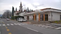 Opuščena trgovina sredi Vrtojbe občasno malo razburka 
vode v svetu občine. 