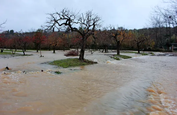 Poplave lahko vplivajo tudi na pitno vodo in hrano.