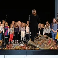 V Kulturnem društvu Istrski grmič posebno pozornost posvečajo tudi sodelovanju z osnovnošolkami in osnovnošolkami.  