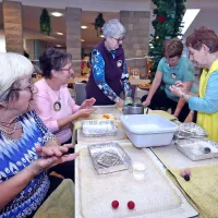 Ustvarjalni upokojenci v Delfinu (foto)