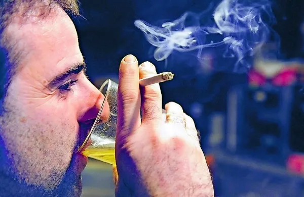 V barih v Avstriji bo &scaron;e naprej možno kaditi