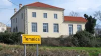 Stavbo stare šole v Temnici so pred desetletjem obnovili s 
pomočjo denarja EU. 