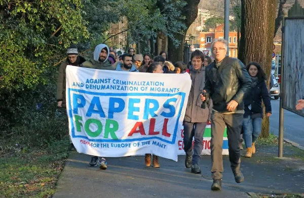 V podporo beguncem se je v Gorici zbralo 350 protestnikov