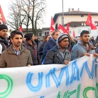 V podporo beguncem se je v Gorici zbralo 350 protestnikov