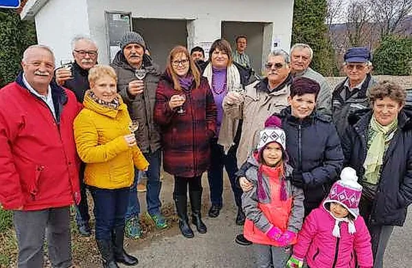 Ta mejnik v zgodovini naselja Elerji so krajani ob organizaciji 
Turističnega, kulturnega in športnega društva Elerji obeležili s 
piknikom.