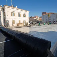 V Kopru postavljajo &scaron;e eno drsali&scaron;če