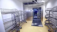 Komora za sterilizacijo velikih kosov opreme. 