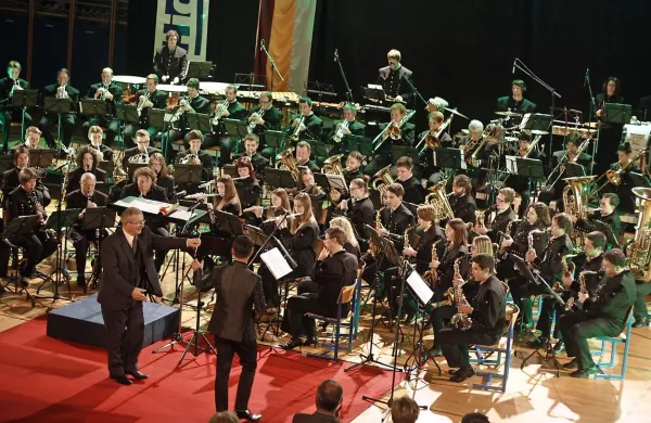  Pihalni orkester rudarjev je z gosti v Spodnji Idriji odigral 
odlična predpraznična koncerta.