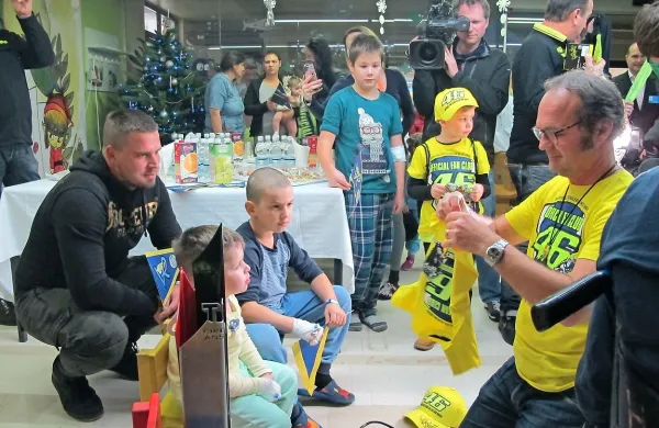 Otrokom s pediatrije darila s podpisom &ldquo;doctorja&rdquo;
