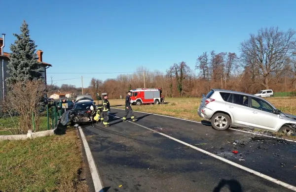 Voznico je z avtom najprej zaneslo v jarek, nato pa še v Italijanovo vozilo