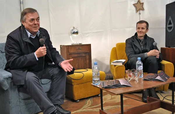 Pisatelj Drago Jančar (levo) je z Nejcem Rožmanom Ivančičem  predstavil svoj enajsti  roman. 