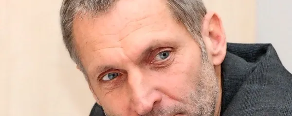 Robert Turk: “Toliko o računstvu, optimizaciji in o tem, kako 
zelo prav je imel Lačni Franz, ki je pel, da smo zajebali vse, kar 
se je zajebat dalo. Takrat je bil lačen Franz, danes je lačen 
marsikdo.”