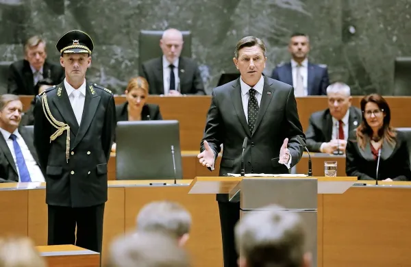Predsednik Borut Pahor je na slavnostni seji DZ med drugim 
pozval k premišljenemu, a hitrejšemu in bolj ambicioznemu 
spreminjanju poslovnega okolja.