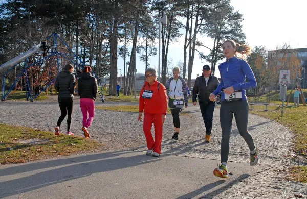 Dobrodelnih &scaron;est ur s 50 ekipami (foto)