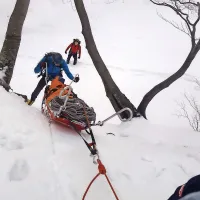 Pod Črno prstjo se je smrtno ponesrečil turni smučar
