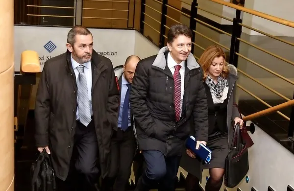 Na dnevnem redu skupščine so glasovanje o nezaupnici 
upravi Luke pod vodstvom Draga Matića, izbor nove revizijske hiše in tudi višje letno plačilo za nadzornike Luke.