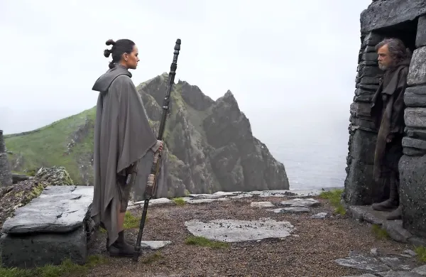 Ameriška filmska družba Disney je v treh tednih s predvajanjem zadnje epizode sage Vojna zvezd Poslednji Jedi po 
vsem svetu zaslužila že več kot milijardo dolarjev.