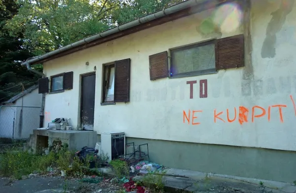 Tako klavrn je pogled na staro stražnico, ki so jo zgradili leta 
1950.

