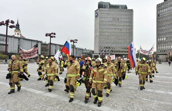 Vlada je dala zeleno luč za podpis stavkovnega sporazuma s 
Sindikatom poklicnih gasilcev Slovenije.