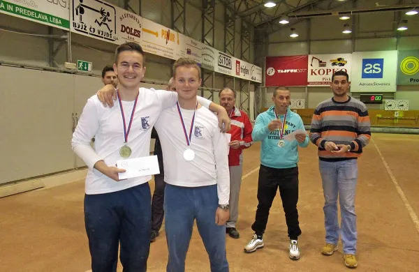 Erik Čeh (desno) in Žan Sodec, zmagovalca mednarodnega 
turnirja v Pivki