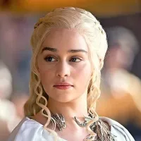 Emilia Clarke v vlogi Daenerys Targaryen