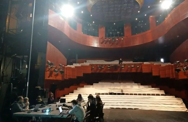 Na odru SNG Nova Gorica bo drevi zaživel performans 
Digitalni darvinizem.  