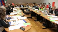 Ker občinski svetniki ne zmorejo čez medsebojne zamere, so 
v prvem branju ponovno zavrnili proračun občine.

