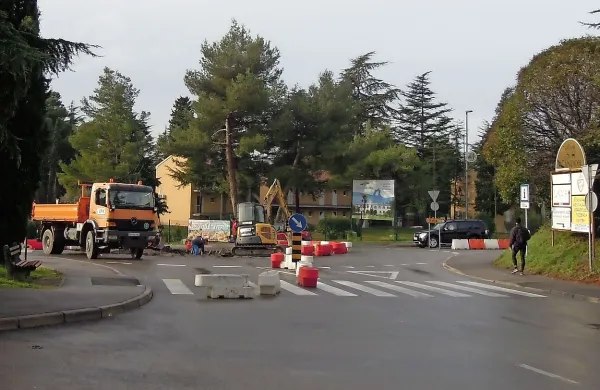 Delavci CPK so začeli graditi novo krožišče takoj po novem 
letu. 