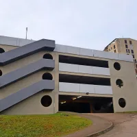 Več prostora za parkiranje avtomobilov